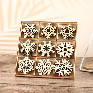 Colgante de copo de nieve de madera, adorno navideño artesanal, decoración hecha a mano 16x16 20x20 con cuerda para decoración navideña - Product Image 1