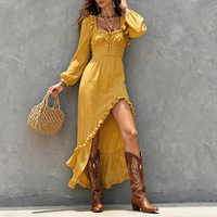 Robe vintage sans bretelles avec fente, manches classiques et ourlet à volants