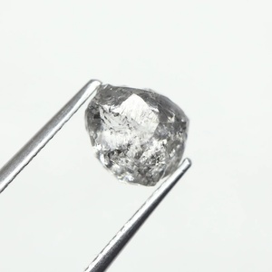 Diamante natural en bruto de alta calidad de 1.57 ct., 7.49 x 6.64 x 3.90 mm, tipo sal y pimienta, sin cortar, para joyería de diamantes de boda. - Product Image 5