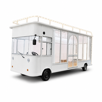 Magasin de vêtements mobile, esthétique automobile, nail art et soins des cils, vente de voitures