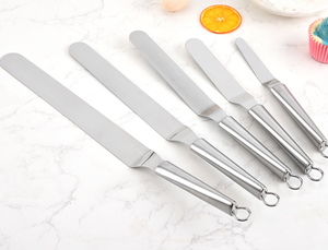 เครื่องมือทำขนมคุณภาพสูง ที่ขูดครีมรูปแตรสีเงิน ที่ขูดเค้กสแตนเลส - Product Image 2
