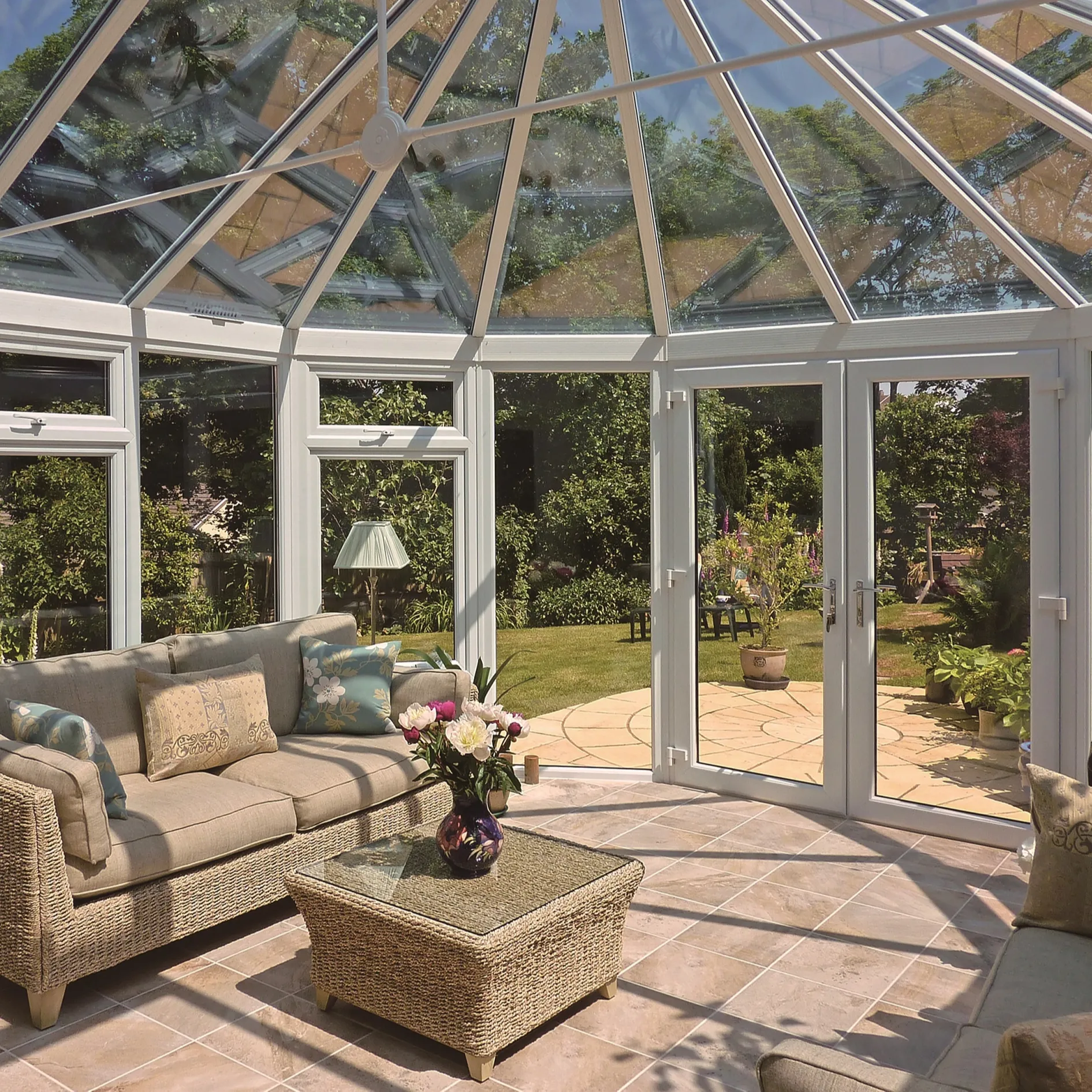 KUUYEE brand Client Specification Modern Design Glass House Green House Sunroom Aluminum Sun Room