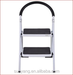 Escalera de acero ligera y compacta de 4 escalones para el hogar con pasamanos de tipo redondo plegable portátil y alfombrillas antideslizantes Diseño que ahorra espacio - Product Image 4