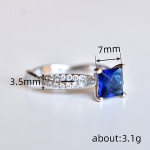 Anello a Onda Incrociata con Taglio Principessa Blu Reale per Donne, Elegante Gioiello da Dito alla Moda - Product Image 3