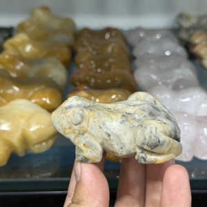 Figuras de Ranas de Cristal Surtidas al por Mayor, 40mm 60mm, Artesanía de Ranas Talladas a Mano en Piedra Múltiple, Decoración Feng Shui para el Hogar - Product Image 1