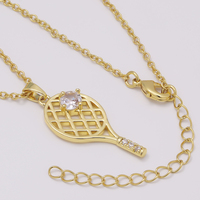 Collier pendentif raquette de tennis délicat en zircon cubique, chaîne en acier inoxydable plaqué or, bijoux sur le thème du sport, cadeau personnalisé