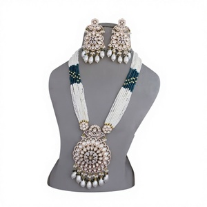 Elegante Juego de Collar Largo y Aretes con Perlas y Moissanita Chapadas en Oro Clásico para Compromiso y Boda para Mujer - Product Image 2