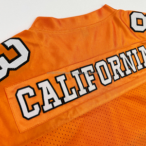 Camiseta de Fútbol al por Mayor ODM, Tejido de Malla Brillante, Diseño de Parches, Bordado de Equipo de Alta Calidad, Transpirable, Ropa Deportiva Corta para la Escuela - Product Image 5
