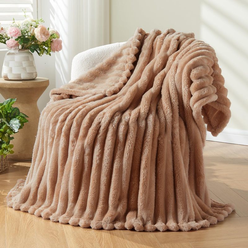 Wholesale Luxury Fluffy Shaggy Rabbit Fur