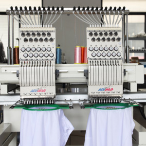 Máquina de Bordar Computarizada QHM 2026 de <span class=keywords><strong>2</strong></span> Cabezales para Gorras, 12/15 Agujas con Motor de Rodamientos para Imprentas - Product Image 6