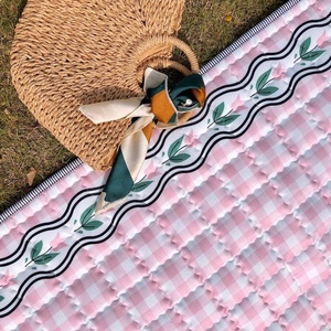 Manta acolchada impermeable para niños y bebés, tapete enrollable para la playa, para viajes al aire libre, a prueba de humedad - Product Image 1