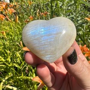 Pierre de lune bleue de qualité supérieure en gros, cristal de guérison, pierre naturelle polie pour décorations d'intérieur uniques et cadeaux de vacances - Product Image 1