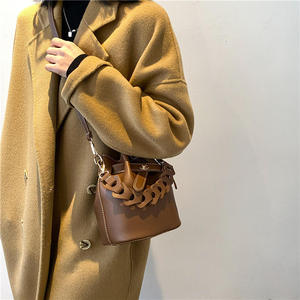 Sac à main en cuir souple personnalisé pour femme, sac seau tendance pour femme - Product Image 5