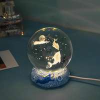 Veilleuse Howlighting avec Boule de Cristal 3D Artistique, K9 à Changement de Couleur, Design Animal Marin, Lampe LED Moderne à Brancher avec Base en Résine
