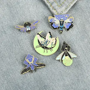 Cartoon Hot Selling Glow Brosche Schmuck Kreativität Cartoon Tier Firefly Butterfly Glow Brosche Pin Emblem