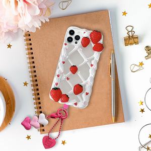 Cadeau d'anniversaire populaire : Coques <span class=keywords><strong>de</strong></span> téléphone 3D en slime crème personnalisables DIY pour iPhone 13, 14, 15 avec accessoires <span class=keywords><strong>de</strong></span> bricolage et breloques fraise - Product Image 2