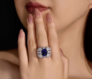 Anillo de Banquete Estilo Royal, Chapado en Platino S925, con Corona Azul Real Creada en Laboratorio, Usado por Celebridades en la Alfombra Roja - Product Image 3