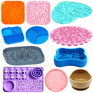 Tapetes de silicona para alimentar mascotas con varios patrones y formas para perros, gatos, animales pequeños, tapete antideslizante de alimentación lenta, fácil de limpiar - Product Image 1