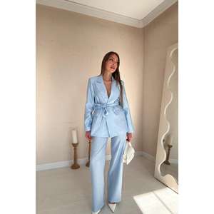 Conjunto de Traje Azul para Mujer con Cinturón, Satén 100% Poliéster Antiarrugas, Pantalones de Pierna Ancha y Chaqueta a Juego - Product Image 4