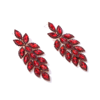 Boucles d'oreilles pendantes en verre rouge ornées de strass pour femme, style feuille œil de cheval, tendance pour soirée, mignonnes, style pop girl, idéales pour un cadeau