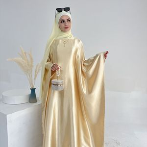 Abaya élégante en satin lisse pour femme, imprimée au sérigraphie, à manches papillon, longueur ras du sol, collection mode islamique 2026 - Product Image 3