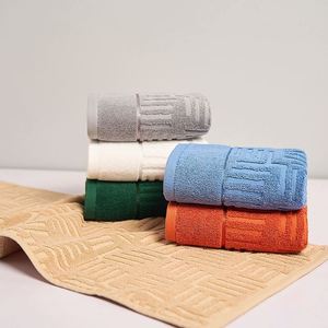 Serviette en coton pur de haute qualité avec logo personnalisé, serviette de bain épaisse et douce, confortable pour un usage domestique - Product Image 4