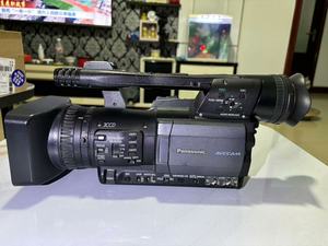 13x ऑप्टिकल जूम डिजिटल कैमकॉर्डर AG-HMC153MC 90% नया पाना कैमरा - Product Image 2