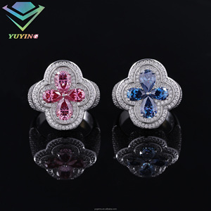 แหวนรูปโคลเวอร์ประดับเพชรโมอิสซาไนต์ VVS พร้อมใบรับรอง GRA ชุบทองบนเงินแท้ 925 สไตล์ฮิปฮอปสำหรับทุกเพศ ผ่านการทดสอบเพชร - Product Image 3