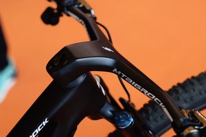 Cadre de vélo de montagne en carbone de 32 pouces - Bigrock T1100 Featherweight 960g Frameset - UDH Ready Boost 148 MTB pour les cyclistes grands et robustes - Product Image 3