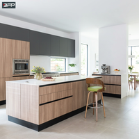 Îlot de cuisine moderne modulaire avec évier, personnalisation complète de la maison, conception gratuite sur mesure