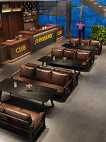 En vente table de café et ensemble de chaises thème western restaurant bar pub stand deux places canapé salle à manger table en bois pied en métal chaise en cuir