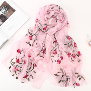 Collection d'automne Nouveau foulard <span class=keywords><strong>en</strong></span> <span class=keywords><strong>soie</strong></span> brodé avec petites fleurs Long Hijab <span class=keywords><strong>sauvage</strong></span> pour châle femme musulmane - Product Image 4