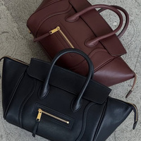 Bolso de Mano Personalizado de Alta Gama con Logotipo Metálico, Cierre de Cremallera, Compartimento Interior Rígido y Duradero, Fabricante OEM