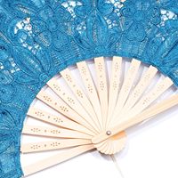 Kipas Tangan Lipat Bambu Biru dengan Pola Bunga Ukiran 23cm Klasik untuk Pesta Pernikahan DIY Pengantin