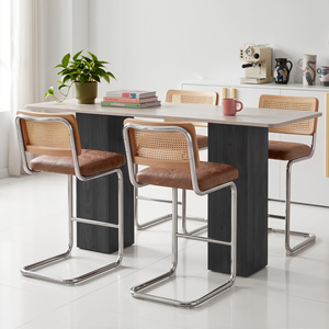 Taburete Alto con Respaldo de Ratán Transpirable, Estructura Metálica Resistente, Patas Antideslizantes, para Cafetería o Comedor - Product Image 1