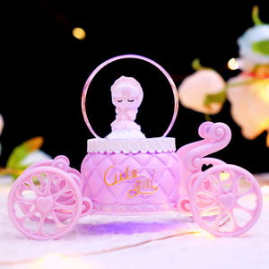 Pequeños regalos creativos: mini bola de cristal con diseño de castillo de princesa, lámpara de noche, regalo con forma de corazón para niñas, artículos decorativos de escritorio al por mayor - Product Image 6