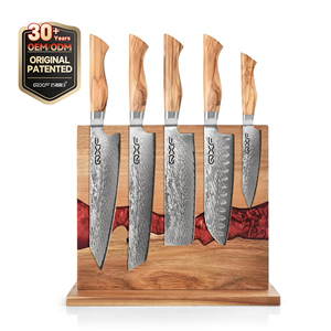 Ensemble <span class=keywords><strong>de</strong></span> couteaux <span class=keywords><strong>de</strong></span> luxe en acier Damas VG10 à 67 couches, <span class=keywords><strong>couteau</strong></span> japonais avec manche en bois d'olivier et support magnétique en résine - Product Image 1