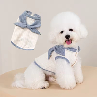 Nouveau gilet rayé transfrontalier printemps-automne 2026 pour chats, en coton tricoté avec nœud mignon et boutons-pression bleus et blancs