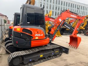 Mini-excavatrice Kubota U55-4 d'occasion, sans révision majeure, sans fuite d'huile. Bras court pour une maniabilité flexible dans les espaces restreints. - Product Image 1
