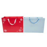 Sac fourre-tout cadeau en kraft biodégradable imprimé sur mesure, rouge, avec poignée en ruban, motif flocon de neige de Noël, pour vêtements, chaussures, fêtes