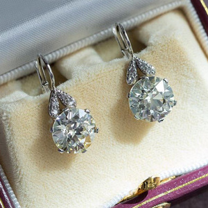 Eleganti Orecchini Pendenti con Zirconi per Donne, Gioielli di Lusso Chic per Volti Rotondi - Product Image 1