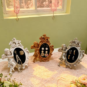 विटोरियन-शैली के बालियां नाखून कला रिंग धारक सजावटी फोटो फ्रेम गहने प्रदर्शन रेसिन फोटोग्राफी प्रोप्स - Product Image 3