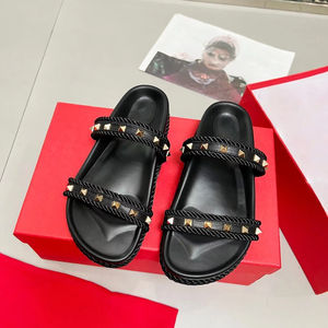 รองเท้าแตะหนังสตรีแบบสวม ดีไซน์ใหม่ ปี 2026 สำหรับนักออกแบบ ระดับหรูหรา พร้อมคุณสมบัติกันลื่น - Product Image 1