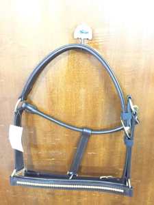 Luxueux licou de cheval en cuir de haute qualité avec clinker d'or à la mode et élégant avec du matériel de qualité supérieure - Product Image 6