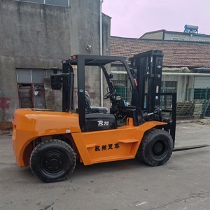 Carretilla elevadora diésel Hangzhou de <span class=keywords><strong>7</strong></span> toneladas con elevador de mástil de 2 etapas 4,5 m estado usado - Product Image 2