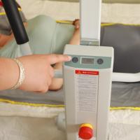 Chaise de transfert électrique pour patients, aide au levage, fauteuil de transfert électrique, élévateur de patients, déplacement des patients, fauteuil multifonctionnel pour les soins infirmiers