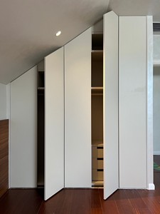 <span class=keywords><strong>Armadio</strong></span> da Soffitta Integrato HAIYUE con Ante a Battente, Guardaroba Personalizzato Bianco Opaco per Pareti Inclinata - Product Image 1