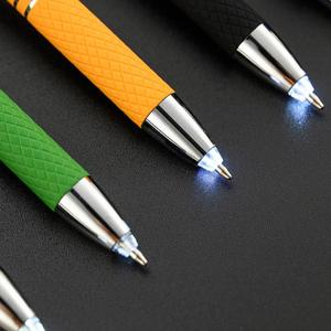 Stylo LED 3-en-1 avec pointe tactile - Stylos métalliques personnalisés pour cadeaux promotionnels - Product Image 3