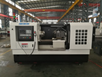 Torno CNC Horizontal de Cama Plana CAK6150 con Sistema FANUC de Alta Precisión para Producción de Piezas de Eje y Disco Metálicos