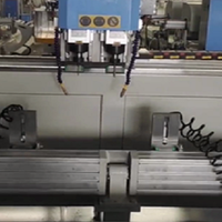 Machine de perçage et de fraisage CNC à double tête pour profilés aluminium / Routeur de copie CNC pour la fabrication de fenêtres et de portes en aluminium